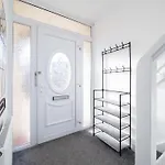 Perfect For Contractors, Driveway With Free Parking, Close To City Centre
