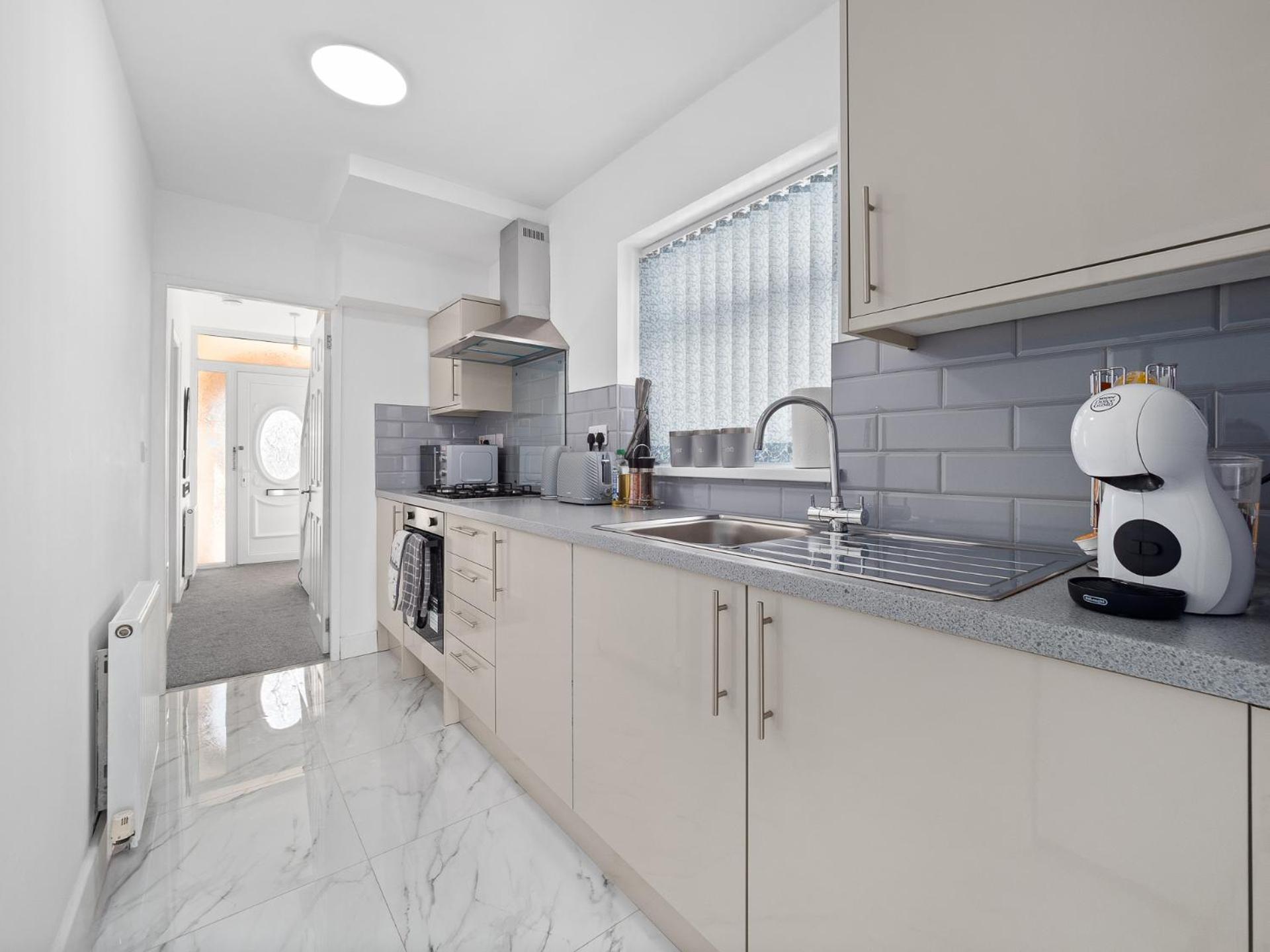 Holiday home Perfect For Contractors, Driveway With Free Parking, Close To City Centre *