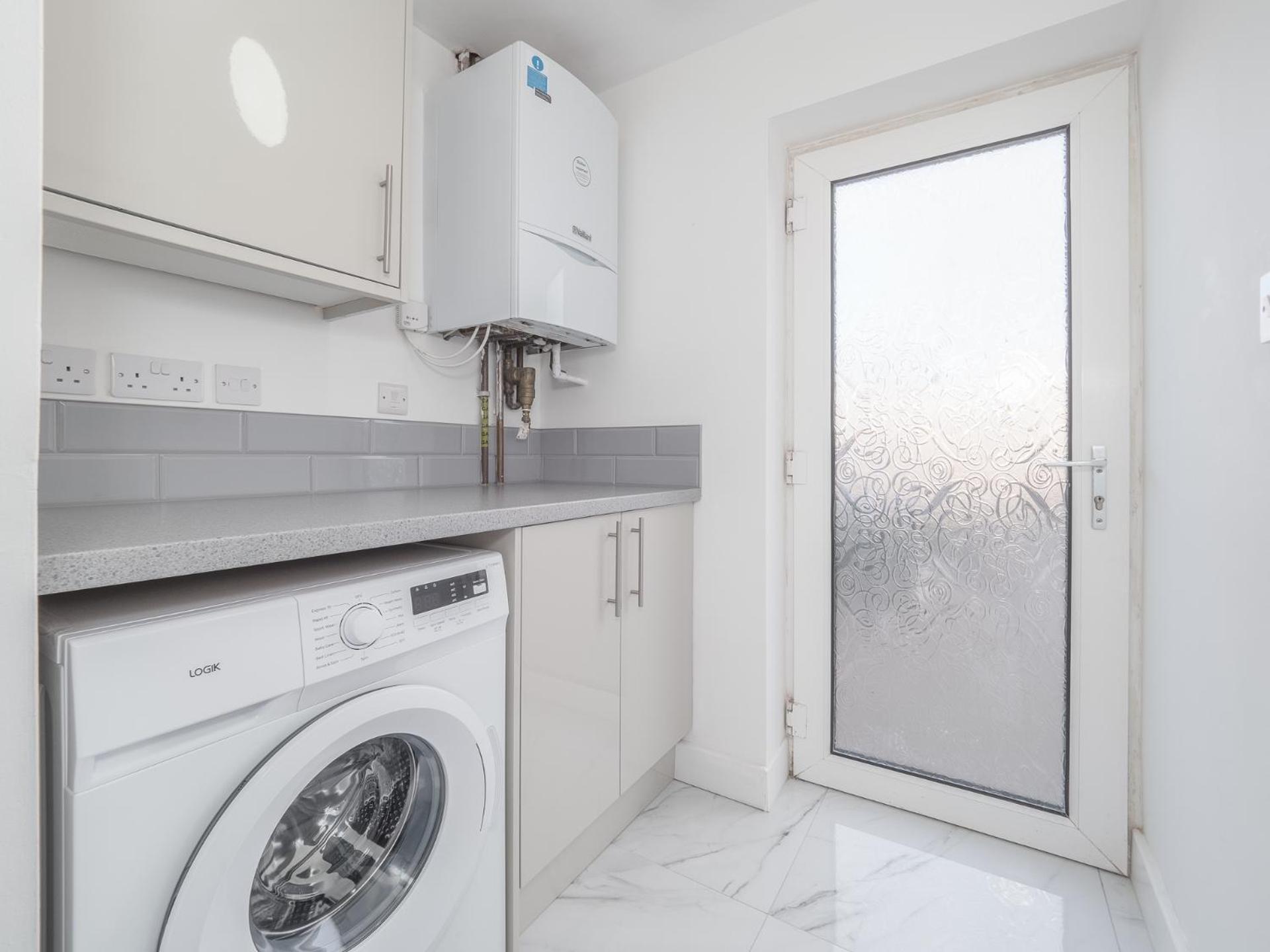 Holiday home Perfect For Contractors, Driveway With Free Parking, Close To City Centre